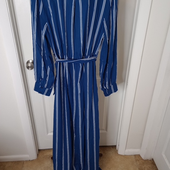 Forever 21 Maxi Dress with Tie Belt - Picture 2 of 3